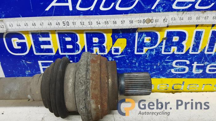 Gebruikte Aandrijfas rechts-achter Volkswagen Passat Variant (365) 2.0 TSI 16V Prijs € 50,00 Margeregeling aangeboden door Autorec. Gebr. Prins b.v.