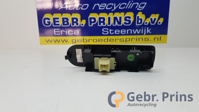Elektrisch Raam Schakelaar van een Renault Clio IV (5R) 0.9 Energy TCE 90 12V 2013