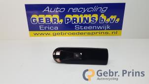 Gebruikte Ruit schakelaar elektrisch Renault Clio IV (5R) 0.9 Energy TCE 90 12V Prijs € 15,00 Margeregeling aangeboden door Autorec. Gebr. Prins b.v.