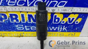 Gebruikte Ruitensproeierpomp voor BMW X6 (E71/72) xDrive35i 3.0 24V Prijs € 10,00 Margeregeling aangeboden door Autorec. Gebr. Prins b.v.