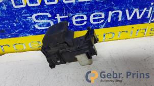 Gebruikte Elektrisch Raam Schakelaar Toyota RAV4 (A3) 2.0 16V VVT-i 4x4 Prijs € 10,00 Margeregeling aangeboden door Autorec. Gebr. Prins b.v.