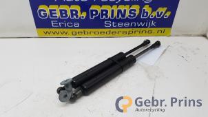 Gebruikte Gasdemperset Achterklep Mercedes E Combi (S211) Prijs € 25,00 Margeregeling aangeboden door Autorec. Gebr. Prins b.v.