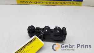 Gebruikte Ruit schakelaar elektrisch Opel Crossland (X) 1.5 CDTI 100 Prijs € 35,00 Margeregeling aangeboden door Autorec. Gebr. Prins b.v.