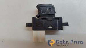 Gebruikte Schakelaar Elektrisch Raam Subaru Forester (SH) Prijs € 15,00 Margeregeling aangeboden door Autorec. Gebr. Prins b.v.