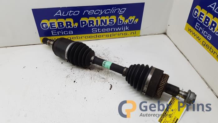 Gebruikte Aandrijfas links-voor Mercedes ML I (163) 5.4 55 AMG V8 32V Prijs € 40,00 Margeregeling aangeboden door Autorec. Gebr. Prins b.v.