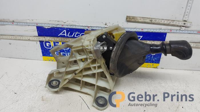 Gebruikte Versnellingspook Volkswagen Transporter T5 1.9 TDi Prijs € 42,35 Inclusief btw aangeboden door Autorec. Gebr. Prins b.v.