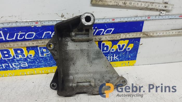 Gebruikte Dynamosteun boven Volkswagen Transporter T5 2.5 TDi Prijs € 18,15 Inclusief btw aangeboden door Autorec. Gebr. Prins b.v.