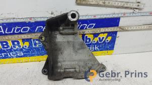 Gebruikte Dynamosteun boven Volkswagen Transporter T5 2.5 TDi Prijs € 18,15 Inclusief btw aangeboden door Autorec. Gebr. Prins b.v.