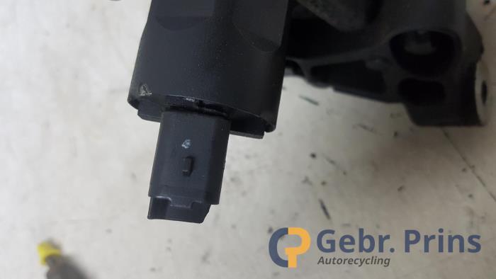 Gebruikte Brandstofpomp Mechanisch Renault Megane Prijs € 75,00 Margeregeling aangeboden door Autorec. Gebr. Prins b.v.