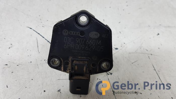 Olie niveau sensor van een Volkswagen Polo V (6R) 1.4 TDI DPF BlueMotion technology 2014