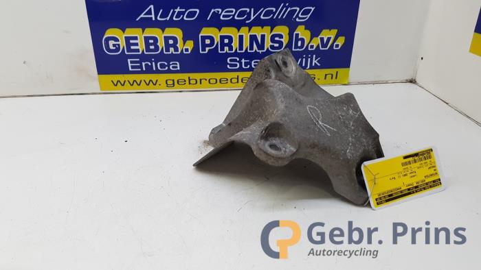 Gebruikte Motorrubber Volkswagen Passat 4Motion (3B3) 4.0 W8 Prijs € 15,00 Margeregeling aangeboden door Autorec. Gebr. Prins b.v.