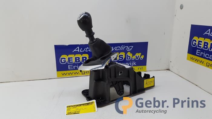 Gebruikte Versnellingspook Renault Megane III Grandtour (KZ) 1.5 dCi 110 Prijs € 50,00 Margeregeling aangeboden door Autorec. Gebr. Prins b.v.
