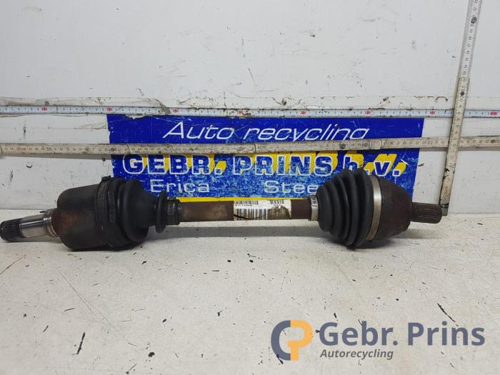 Gebruikte Aandrijfas links-voor Ford Focus 2 Wagon 1.6 TDCi 16V 110 Prijs € 35,00 Margeregeling aangeboden door Autorec. Gebr. Prins b.v.