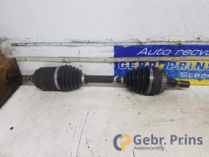 Gebruikte Aandrijfas links-voor Mercedes ML I (163) 400 4.0 CDI V8 32V Prijs € 40,00 Margeregeling aangeboden door Autorec. Gebr. Prins b.v.