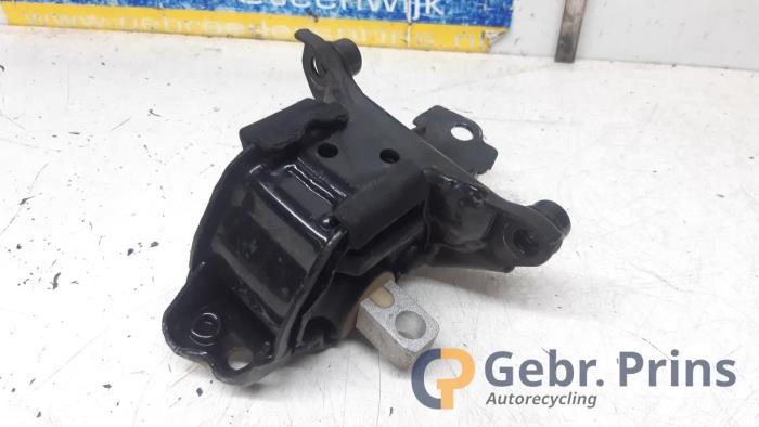 Gebruikte Motorrubber Volkswagen Polo IV (9N1/2/3) 1.6 16V Prijs € 20,00 Margeregeling aangeboden door Autorec. Gebr. Prins b.v.
