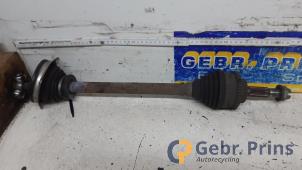 Gebruikte Aandrijfas links-voor Renault Twingo (C06) 1.2 16V Quickshift Prijs € 30,00 Margeregeling aangeboden door Autorec. Gebr. Prins b.v.