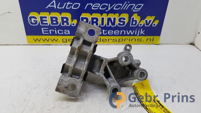 Gebruikte Motorrubber Renault Twingo II (CN) 1.2 16V Prijs € 25,00 Margeregeling aangeboden door Autorec. Gebr. Prins b.v.