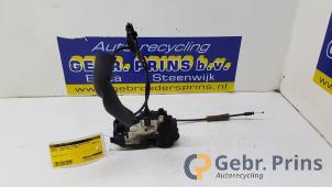 Gebruikte Slotmechaniek Portier 4Deurs rechts-voor Renault Grand Scénic III (JZ) 1.9 dCi Prijs € 25,00 Margeregeling aangeboden door Autorec. Gebr. Prins b.v.