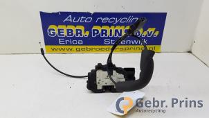 Gebruikte Slotmechaniek Portier 4Deurs links-achter Renault Grand Scénic III (JZ) 1.9 dCi Prijs € 25,00 Margeregeling aangeboden door Autorec. Gebr. Prins b.v.