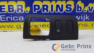 Gebruikte Schakelaar ESP Renault Grand Scénic III (JZ) 1.9 dCi Prijs € 10,00 Margeregeling aangeboden door Autorec. Gebr. Prins b.v.