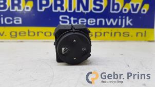 Gebruikte Schakelaar Renault Grand Scénic III (JZ) 1.9 dCi Prijs € 10,00 Margeregeling aangeboden door Autorec. Gebr. Prins b.v.