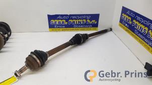 Gebruikte Aandrijfas rechts-voor Peugeot 308 SW (4E/H) 1.6 HDiF 16V Prijs € 35,00 Margeregeling aangeboden door Autorec. Gebr. Prins b.v.