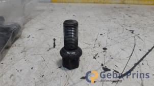 Gebruikte Wielbouten set Volkswagen Golf VI Cabrio (1K) 1.6 TDI 16V BlueMotion Prijs € 20,00 Margeregeling aangeboden door Autorec. Gebr. Prins b.v.