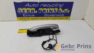 Gebruikte Portiergreep 2Deurs links Volkswagen Golf VI Cabrio (1K) 1.6 TDI 16V BlueMotion Prijs € 25,00 Margeregeling aangeboden door Autorec. Gebr. Prins b.v.