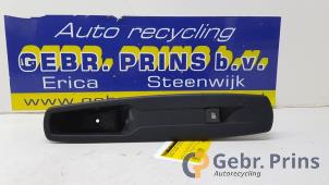 Gebruikte Raam schakelaar elektrisch Renault Megane III Grandtour (KZ) Prijs € 10,00 Margeregeling aangeboden door Autorec. Gebr. Prins b.v.