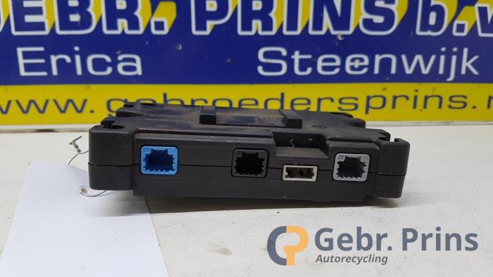 Gebruikte Radio module Renault Megane III Grandtour (KZ) Prijs € 50,00 Margeregeling aangeboden door Autorec. Gebr. Prins b.v.