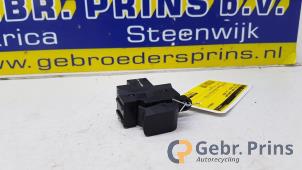 Gebruikte Elektrisch Raam Schakelaar Suzuki Celerio (LF) 1.0 12V Dualjet Prijs € 10,00 Margeregeling aangeboden door Autorec. Gebr. Prins b.v.