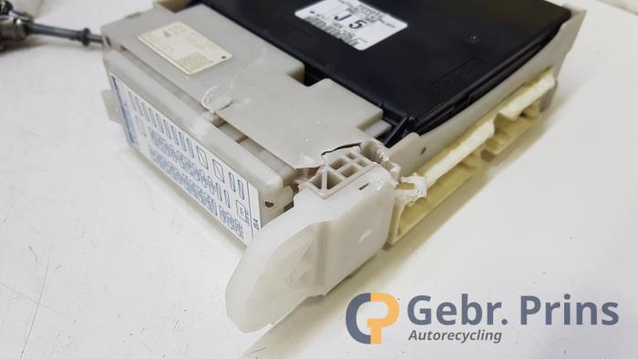 Kontaktslot + computer van een Toyota iQ 1.0 12V VVT-i 2009