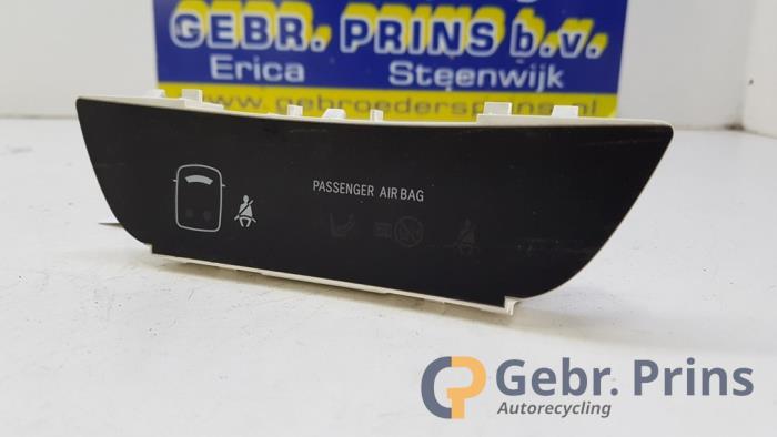 Gebruikte Display Interieur Toyota iQ 1.0 12V VVT-i Prijs € 10,00 Margeregeling aangeboden door Autorec. Gebr. Prins b.v.