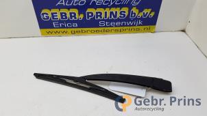 Gebruikte Ruitenwisserarm achter Ford Fiesta 6 (JA8) 1.0 EcoBoost 12V 100 Prijs € 15,00 Margeregeling aangeboden door Autorec. Gebr. Prins b.v.
