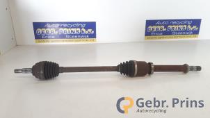 Gebruikte Aandrijfas rechts-voor Renault Modus/Grand Modus (JP) 1.2 16V TCE 100 Prijs € 35,00 Margeregeling aangeboden door Autorec. Gebr. Prins b.v.