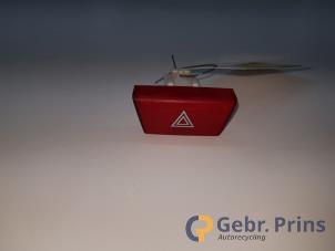 Gebruikte Alarmlicht Schakelaar Toyota Aygo (B10) 1.0 12V VVT-i Prijs € 10,00 Margeregeling aangeboden door Autorec. Gebr. Prins b.v.