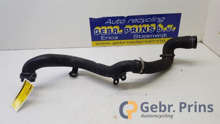 Gebruikte Intercooler Buis Citroen Nemo (AA) 1.3 HDi 75 Prijs € 20,00 Margeregeling aangeboden door Autorec. Gebr. Prins b.v.
