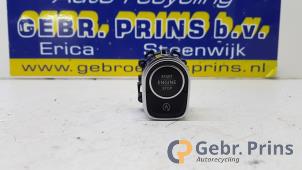 Gebruikte Start/Stop schakelaar Mercedes B (W247) 1.3 B-180 Turbo 16V Prijs € 20,00 Margeregeling aangeboden door Autorec. Gebr. Prins b.v.