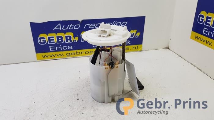 Gebruikte Tank element Pomp Opel Corsa E 1.4 16V Prijs € 40,00 Margeregeling aangeboden door Autorec. Gebr. Prins b.v.