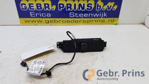 Gebruikte Ruit schakelaar elektrisch Mercedes Vito (639.6) 2.2 111 CDI 16V Prijs € 10,00 Margeregeling aangeboden door Autorec. Gebr. Prins b.v.