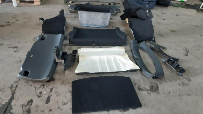Bekleding bagageruimte van een Tesla Model 3 Long Range 72kWh 2019
