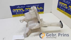 Gebruikte Ruitensproeiertank voor Toyota Yaris II (P9) 1.0 12V VVT-i Prijs € 20,00 Margeregeling aangeboden door Autorec. Gebr. Prins b.v.