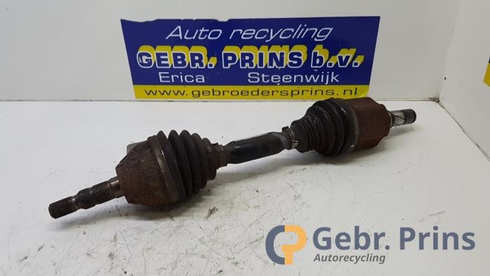 Gebruikte Aandrijfas links-voor Opel Zafira (M75) 1.9 CDTI Prijs € 40,00 Margeregeling aangeboden door Autorec. Gebr. Prins b.v.