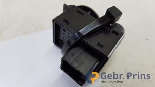 Gebruikte Schakelaar Spiegel Fiat 500 (312) 0.9 TwinAir 80 Prijs € 10,00 Margeregeling aangeboden door Autorec. Gebr. Prins b.v.