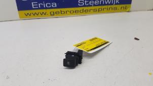Gebruikte Schakelaar Elektrisch Raam Skoda Superb Combi (3V5) 2.0 TDI Prijs € 10,00 Margeregeling aangeboden door Autorec. Gebr. Prins b.v.