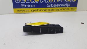 Gebruikte Schakelaar achterklep Skoda Superb Combi (3V5) 2.0 TDI Prijs € 20,00 Margeregeling aangeboden door Autorec. Gebr. Prins b.v.