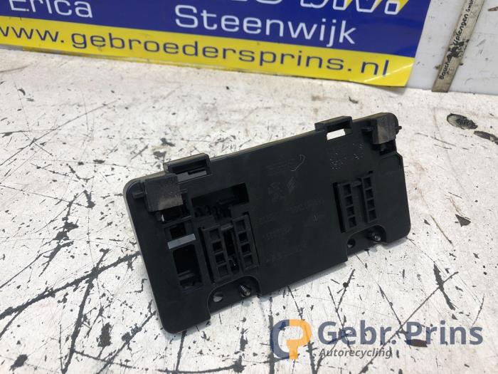 Module (diversen) van een Peugeot 208 I (CA/CC/CK/CL) 1.2 12V e-THP PureTech 110 2019