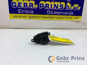 Gebruikte Schakelaar Spiegel Mazda 3 (BK12) 1.6i 16V Prijs € 10,00 Margeregeling aangeboden door Autorec. Gebr. Prins b.v.