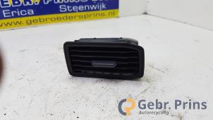 Gebruikte Luchtrooster Dashboard Volkswagen Caddy IV 2.0 TDI 102 Prijs € 18,15 Inclusief btw aangeboden door Autorec. Gebr. Prins b.v.