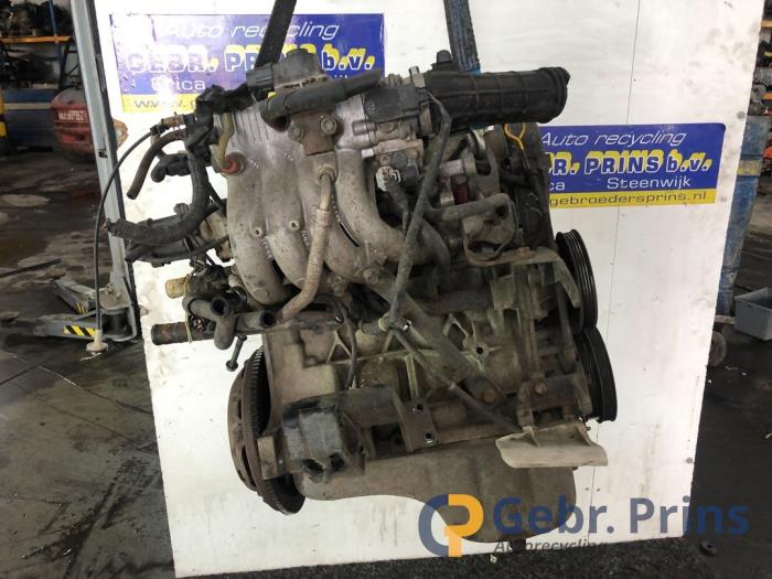 Motor van een Suzuki Alto (SH410) 1.0 16V 2002